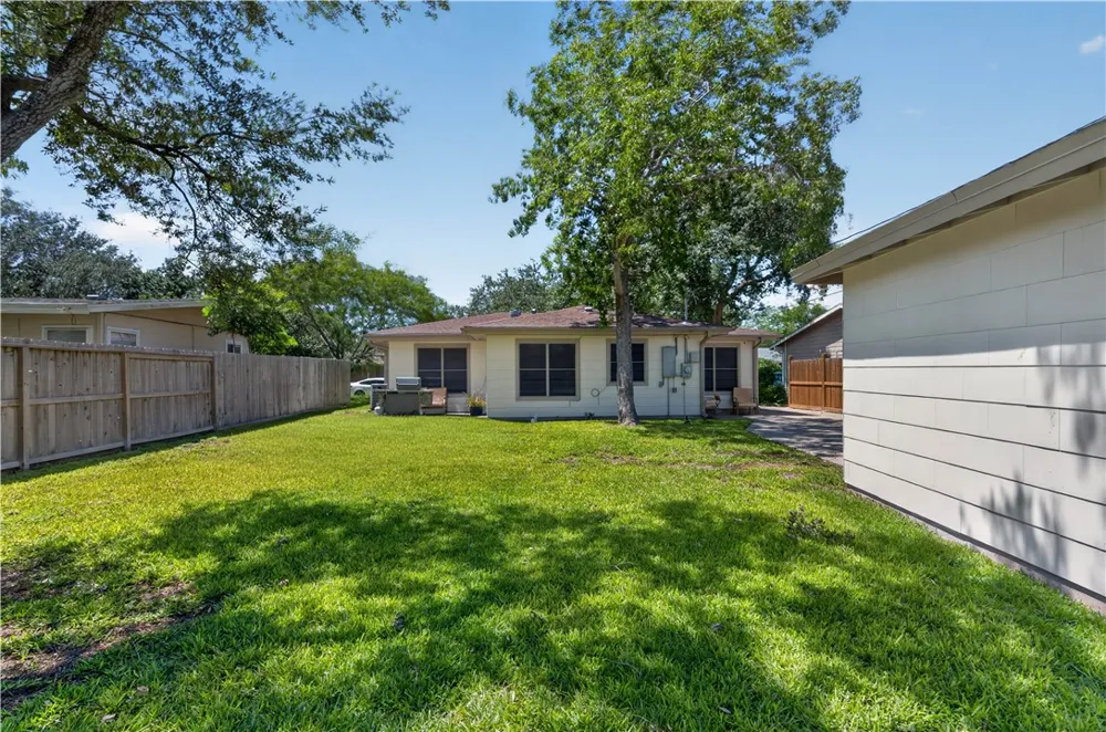 923 Grant Place Corpus Christi, TX 78411