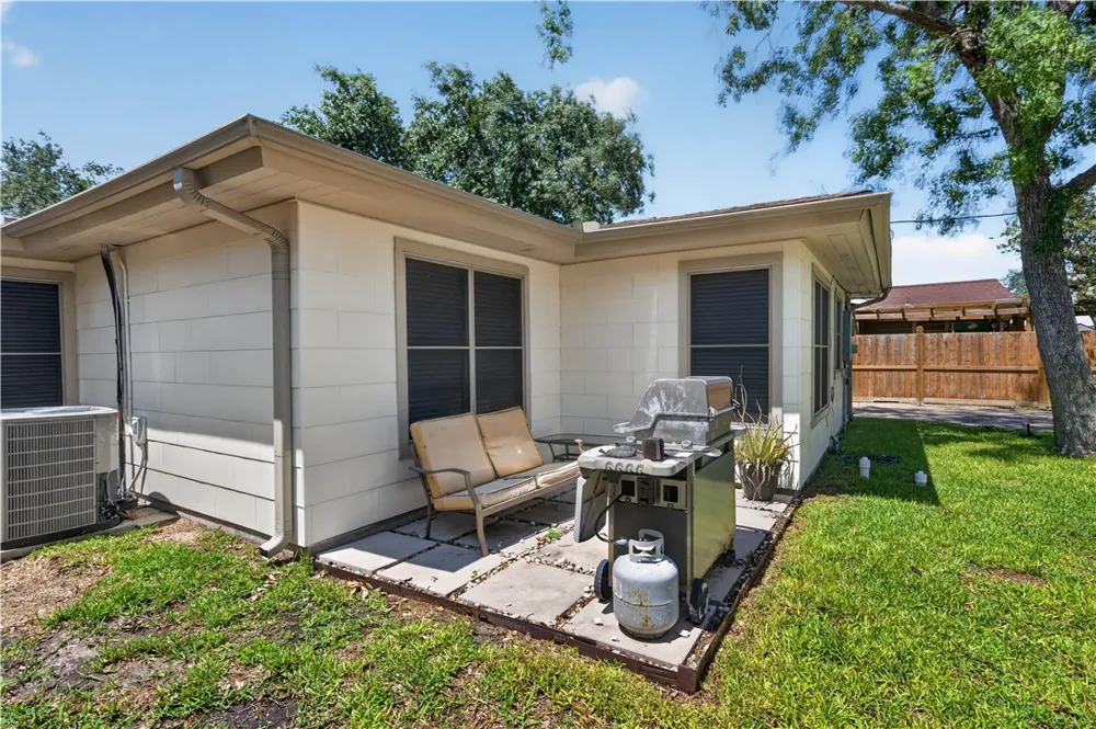 923 Grant Place Corpus Christi, TX 78411