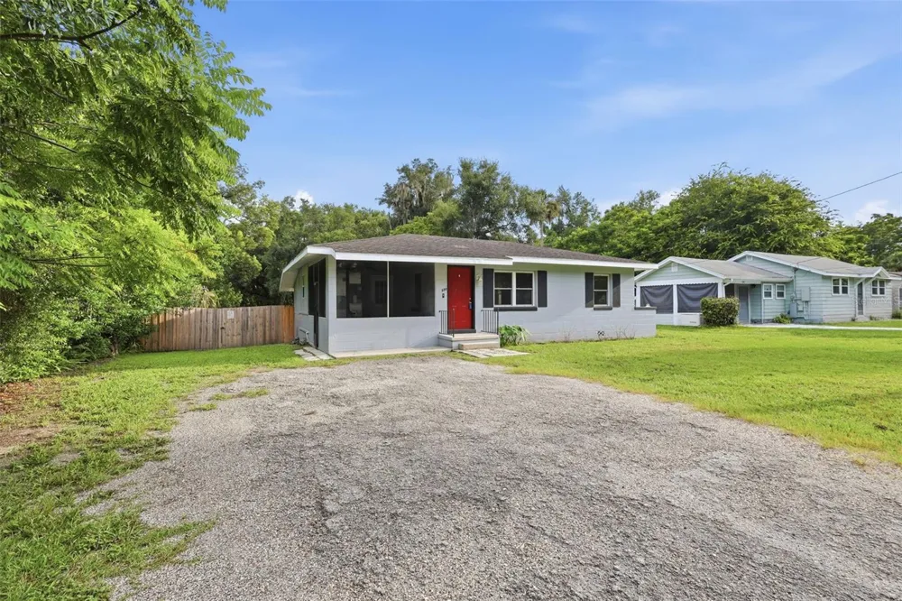 320 W GRAVES AVENUE Orange City, FL 32763