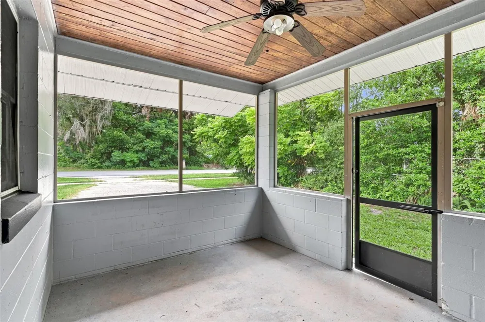 320 W GRAVES AVENUE Orange City, FL 32763