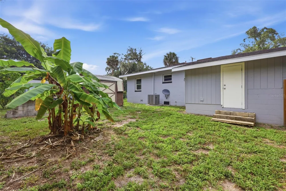 320 W GRAVES AVENUE Orange City, FL 32763