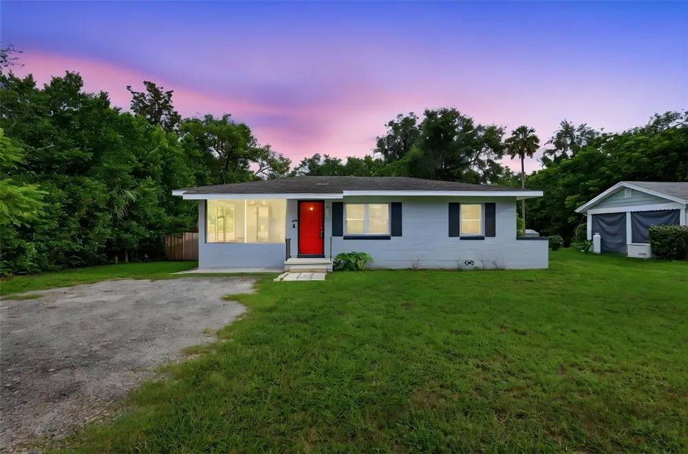 320 W GRAVES AVENUE Orange City, FL 32763