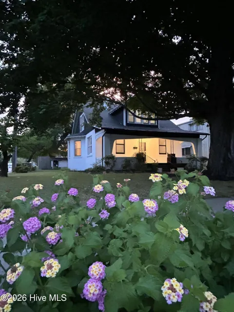 541 Roanoke Avenue