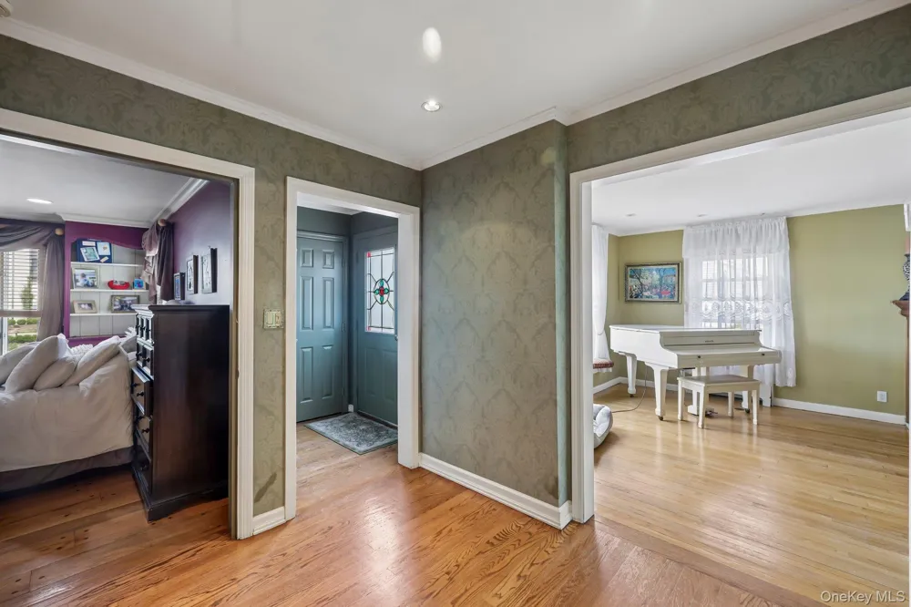 1304 Harbor Road Hewlett Harbor, NY 11557