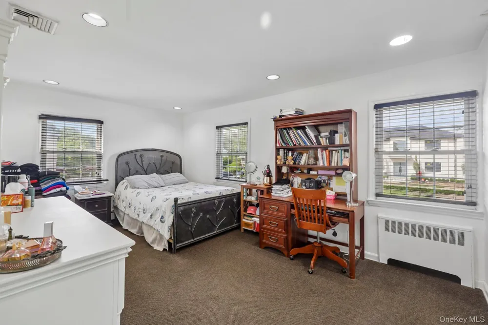 1304 Harbor Road Hewlett Harbor, NY 11557