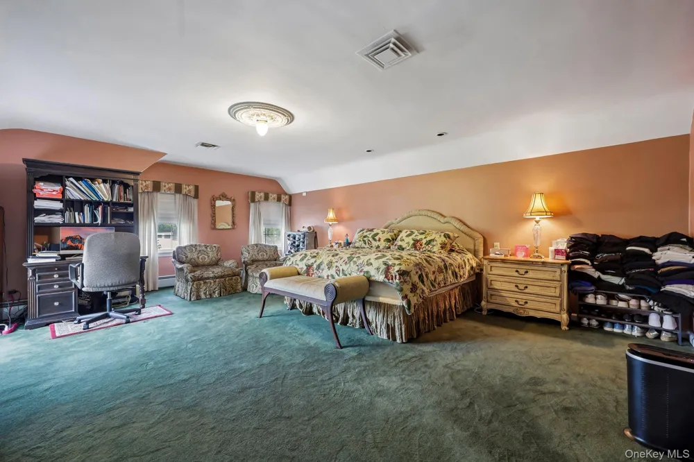 1304 Harbor Road Hewlett Harbor, NY 11557