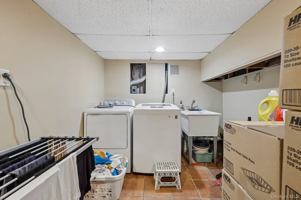1304 Harbor Road Hewlett Harbor, NY 11557