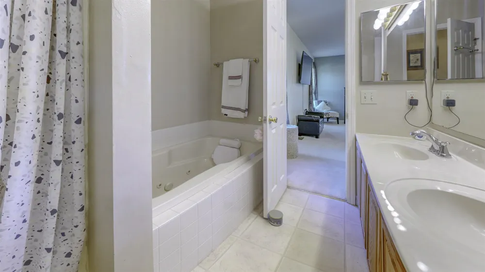 915 Deer Run Union Charter Township, MI 48858