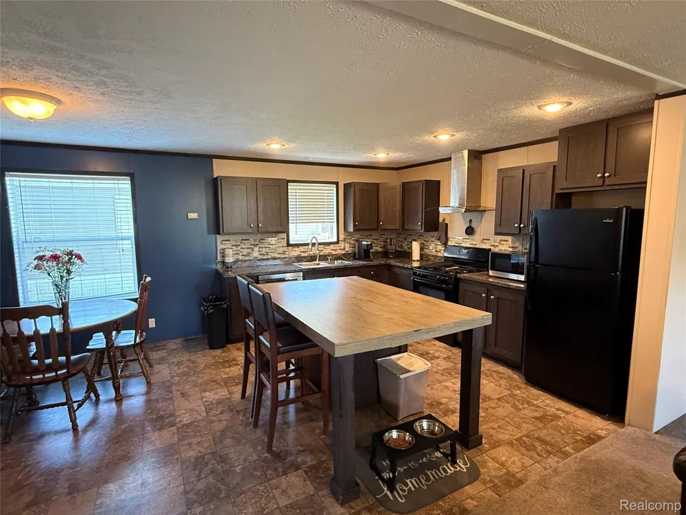 1101 Forest Lane Columbus Township, MI 48063