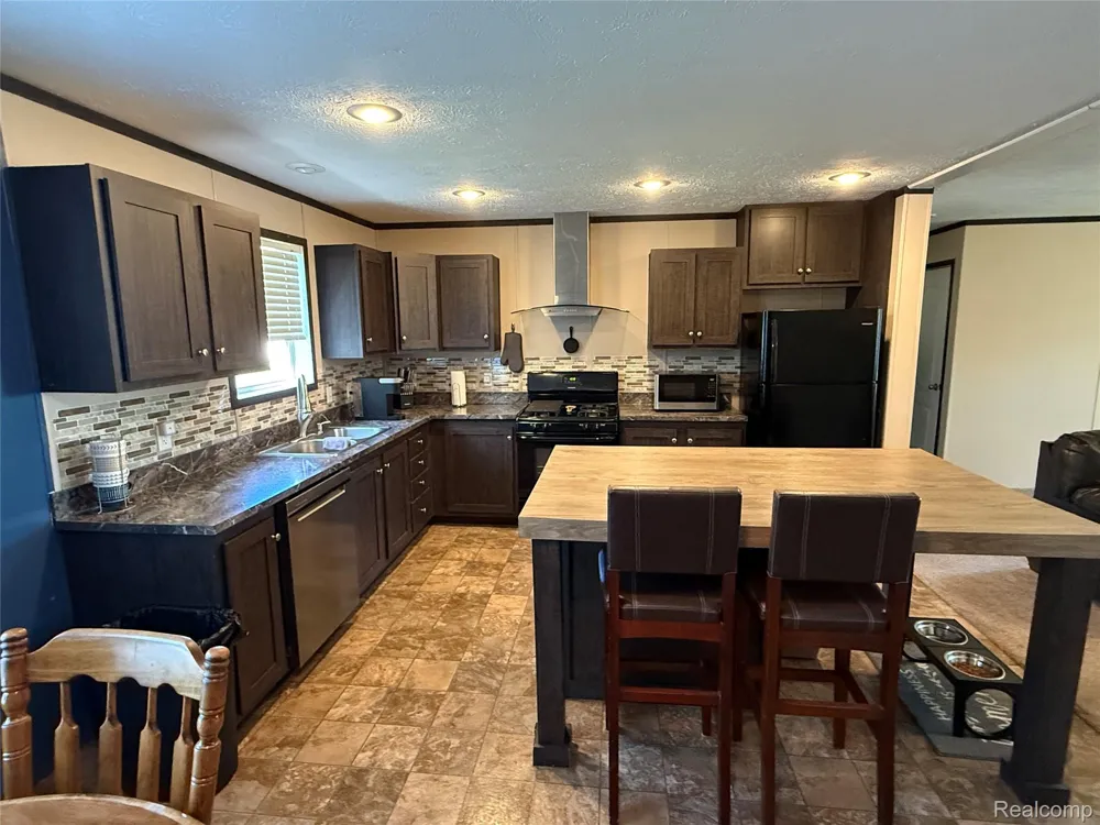 1101 Forest Lane Columbus Township, MI 48063