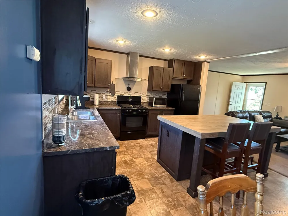 1101 Forest Lane Columbus Township, MI 48063