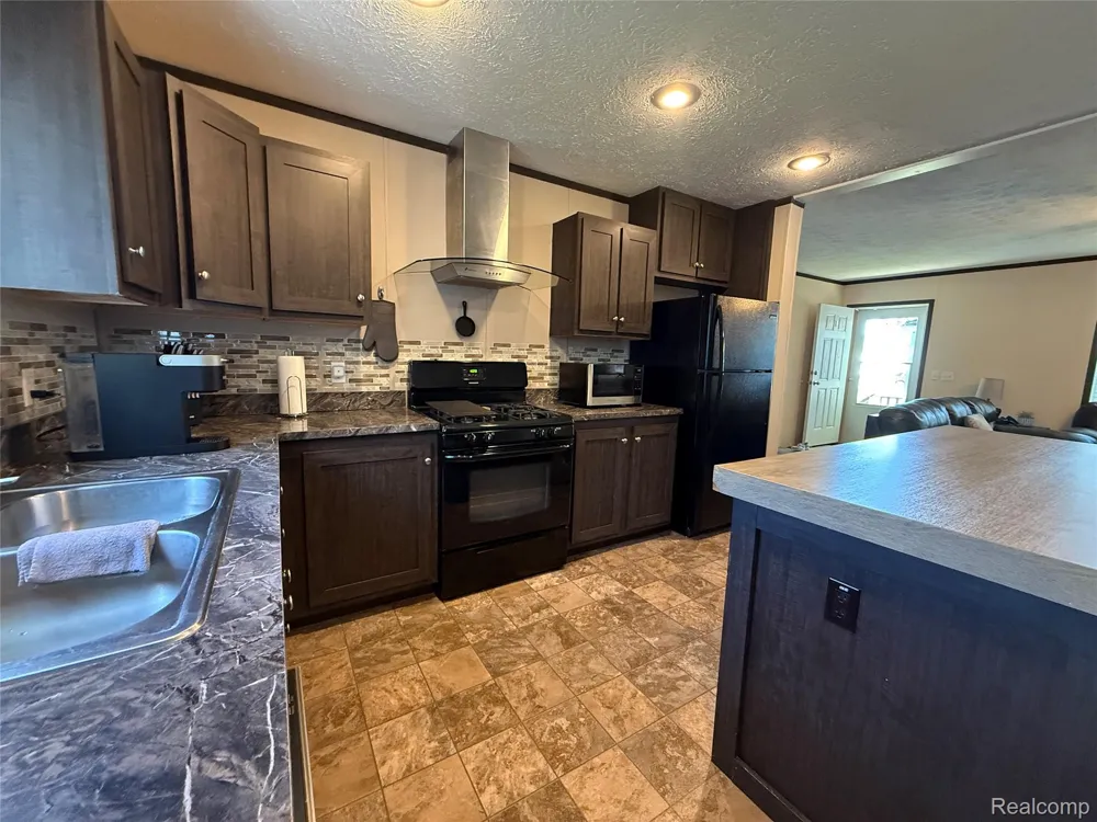1101 Forest Lane Columbus Township, MI 48063