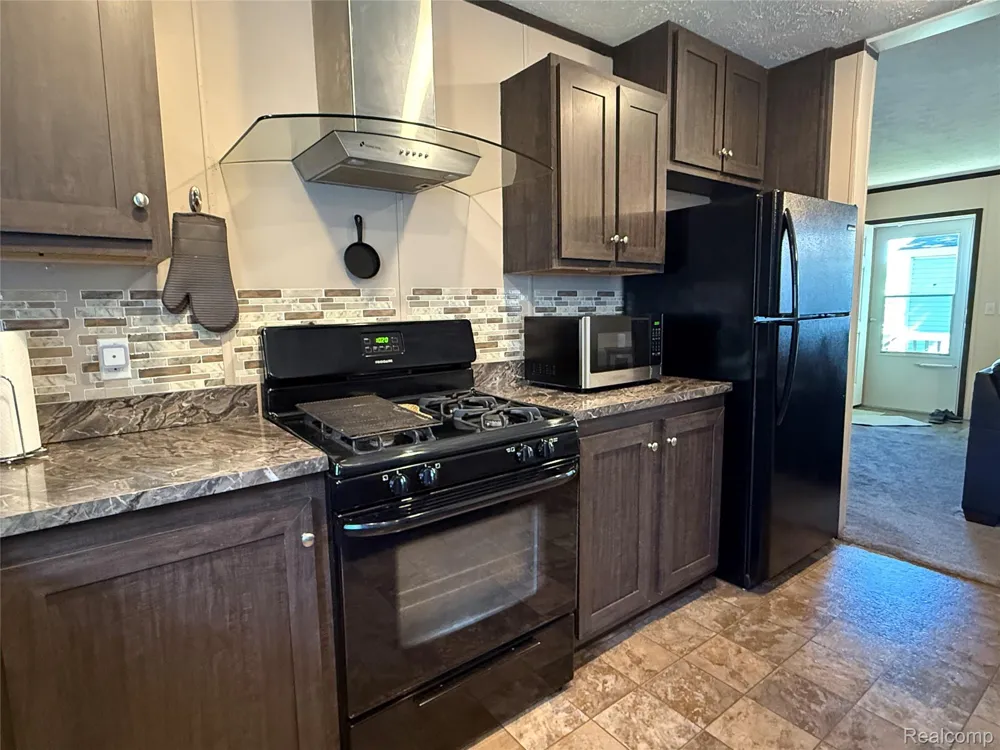 1101 Forest Lane Columbus Township, MI 48063