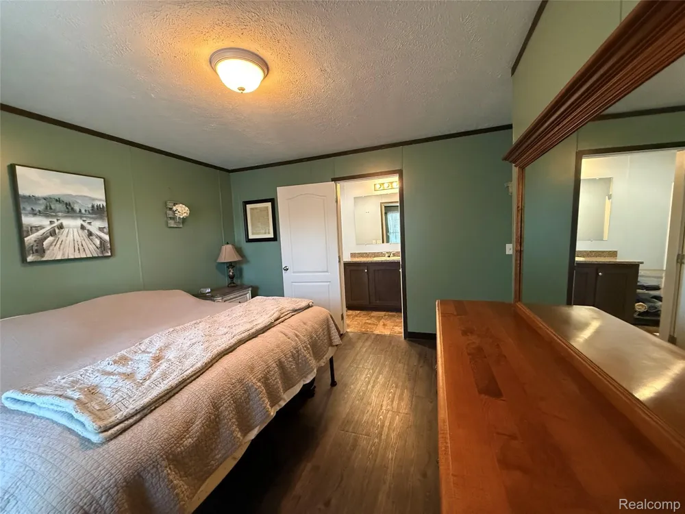 1101 Forest Lane Columbus Township, MI 48063