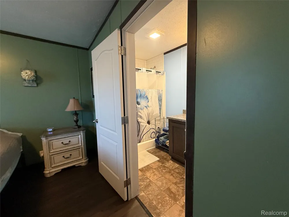 1101 Forest Lane Columbus Township, MI 48063