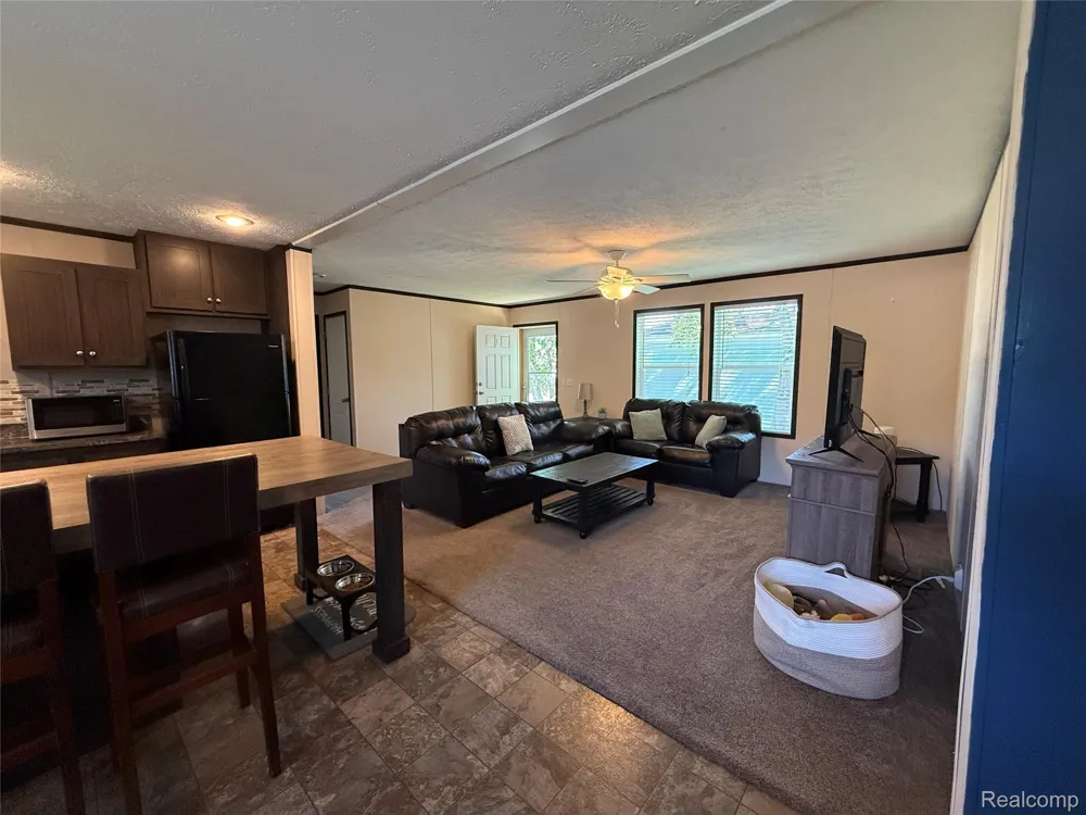 1101 Forest Lane Columbus Township, MI 48063