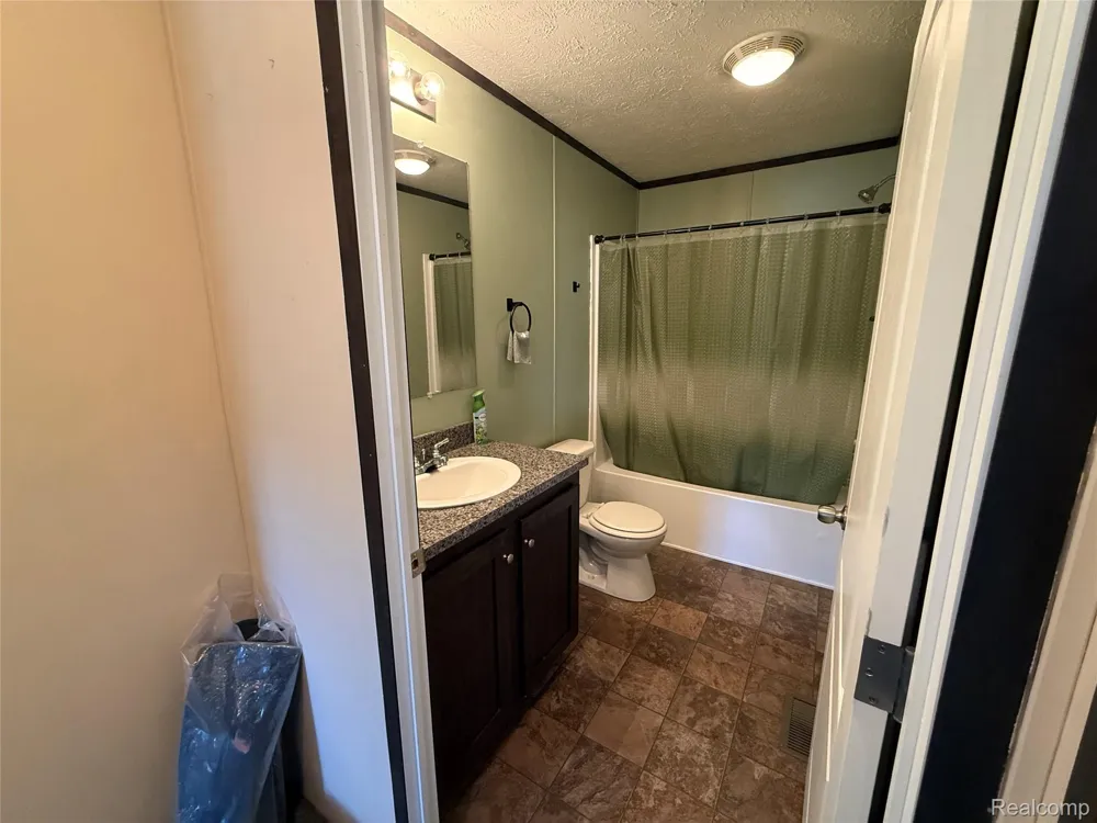 1101 Forest Lane Columbus Township, MI 48063