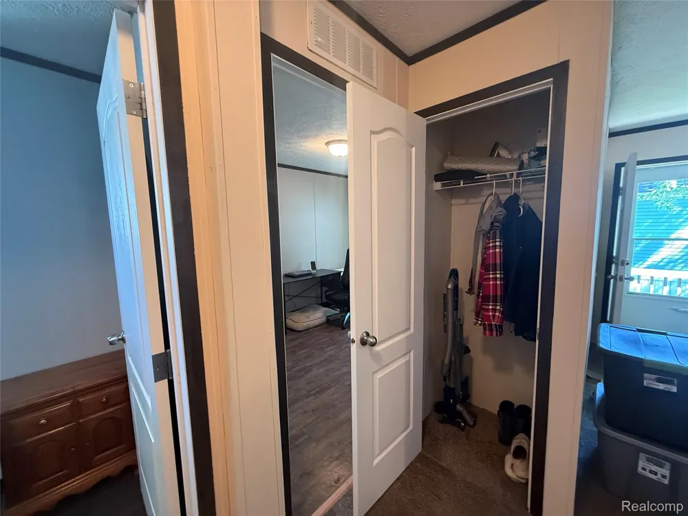 1101 Forest Lane Columbus Township, MI 48063