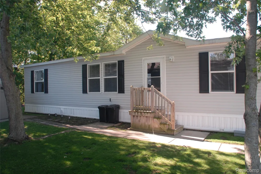 1101 Forest Lane Columbus Township, MI 48063