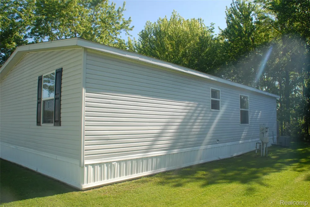 1101 Forest Lane Columbus Township, MI 48063