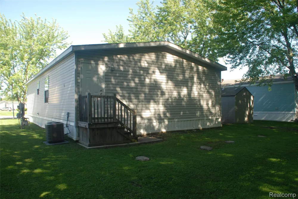 1101 Forest Lane Columbus Township, MI 48063