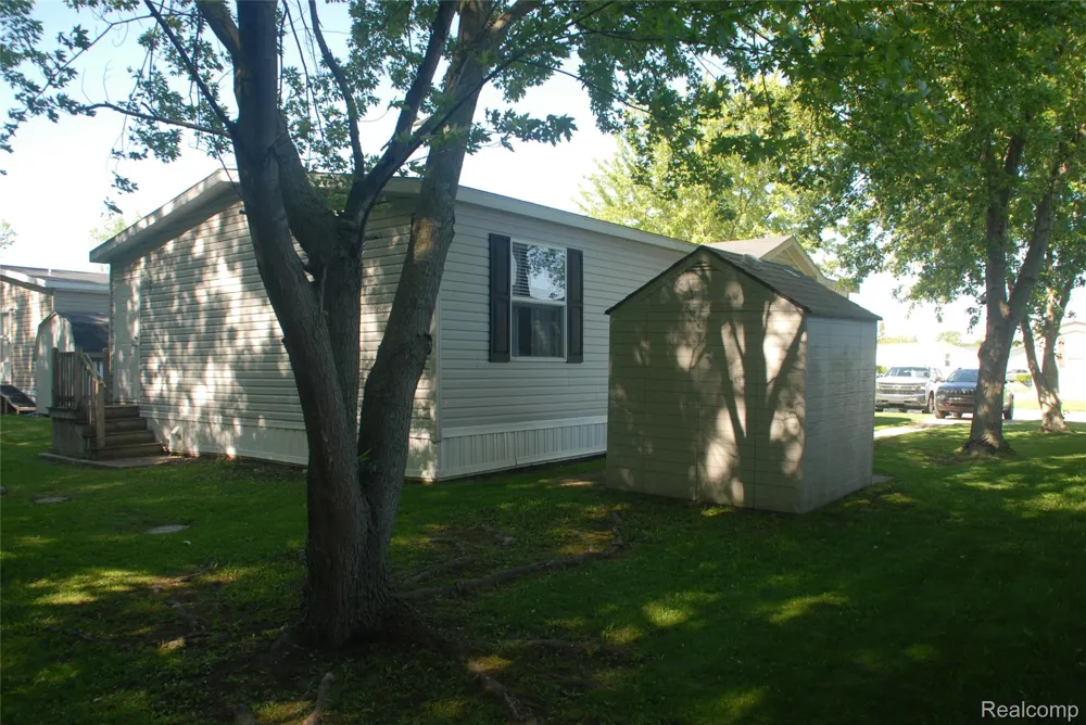 1101 Forest Lane Columbus Township, MI 48063