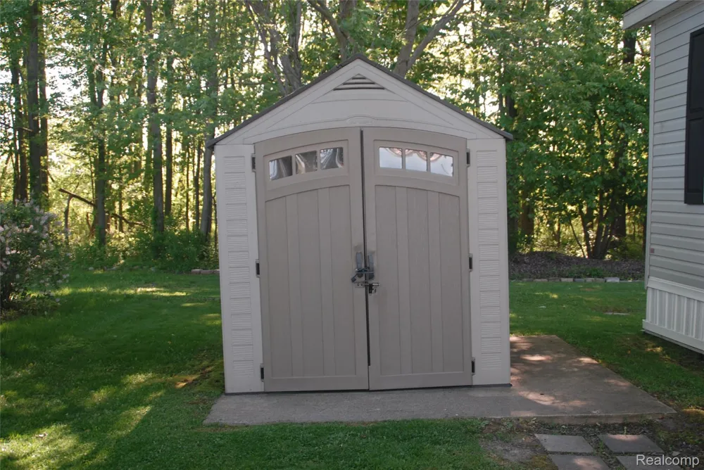 1101 Forest Lane Columbus Township, MI 48063