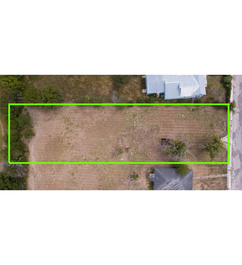 7 W Seideman Street Seguin, TX 78155