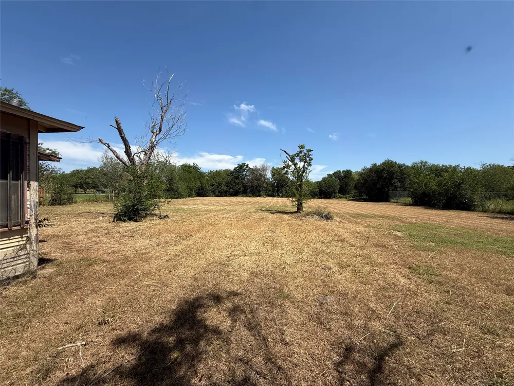 7 W Seideman Street Seguin, TX 78155