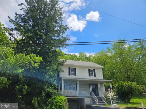 689 BARNESVILLE DRIVE