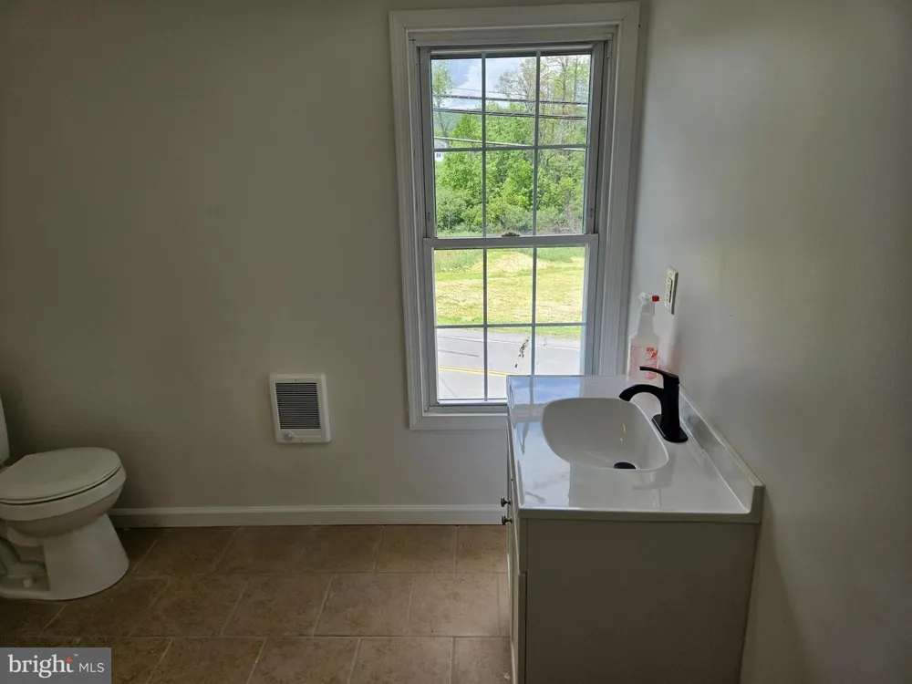 689 BARNESVILLE DRIVE Barnesville, PA 18214