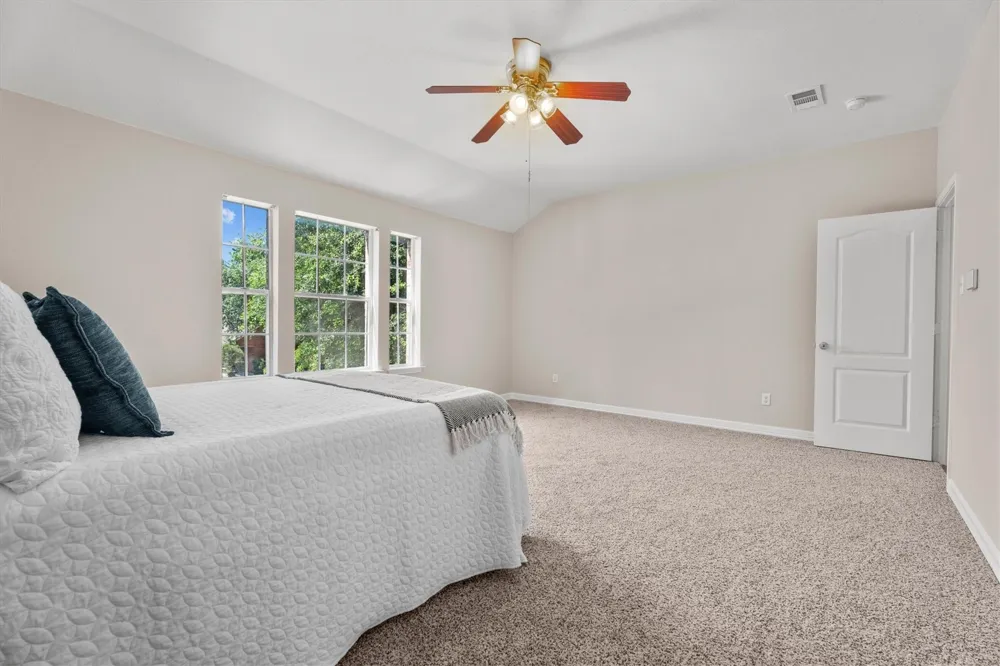 5918 Stirring Winds Lane Houston, TX 77086