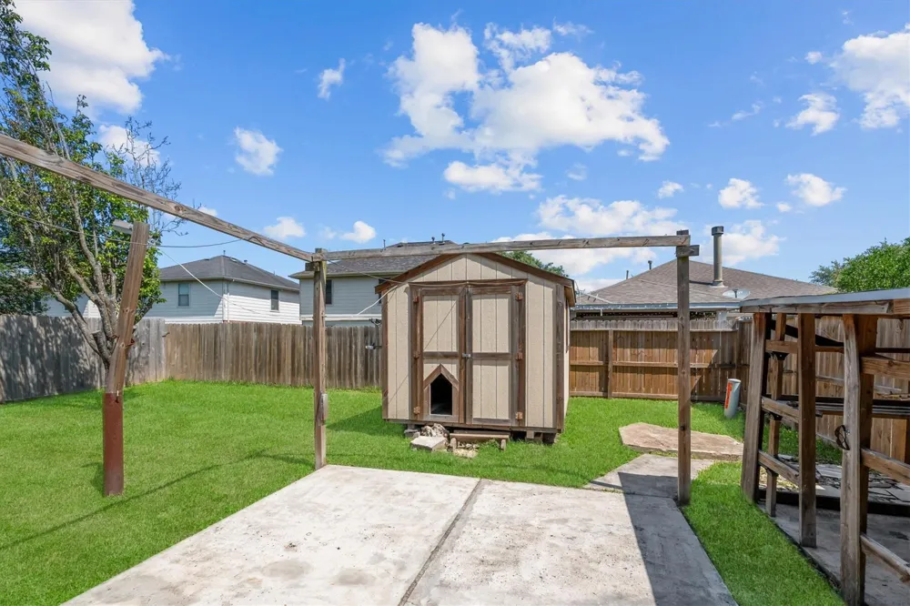 5918 Stirring Winds Lane Houston, TX 77086