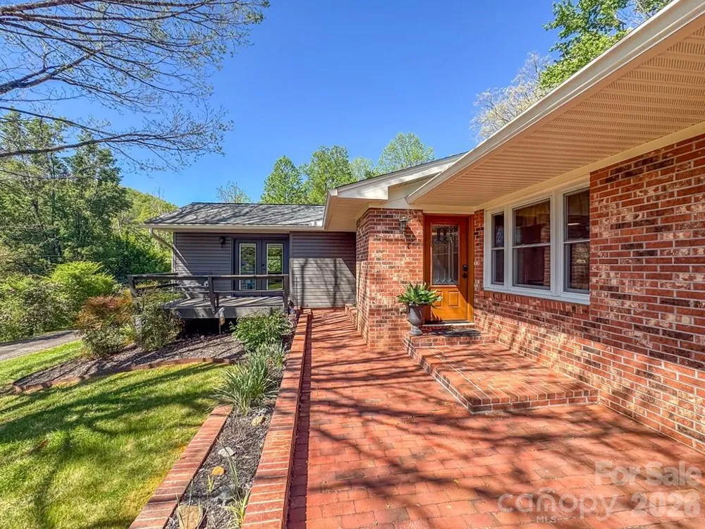 52 Briar Patch Road Cullowhee, NC 28723
