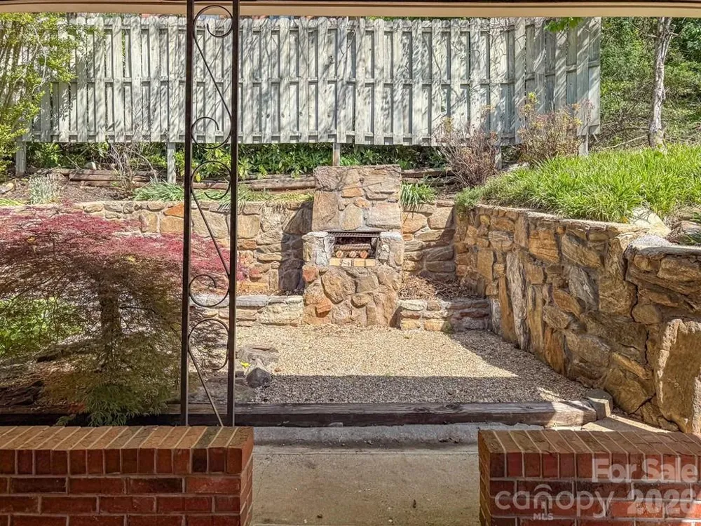 52 Briar Patch Road Cullowhee, NC 28723