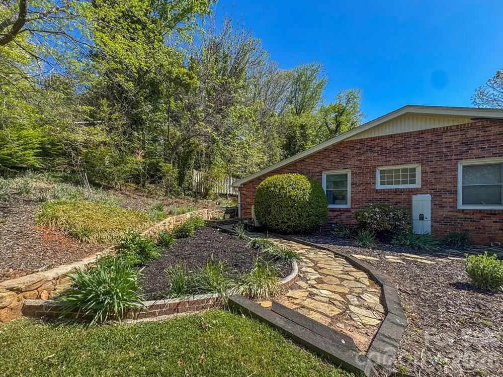 52 Briar Patch Road Cullowhee, NC 28723
