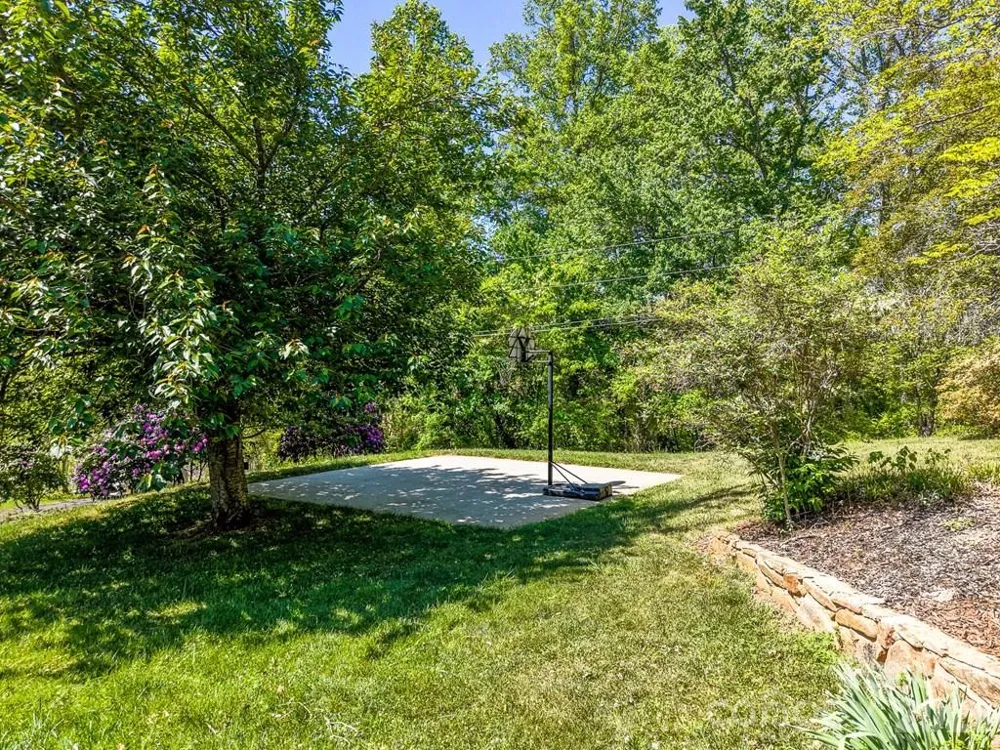 52 Briar Patch Road Cullowhee, NC 28723