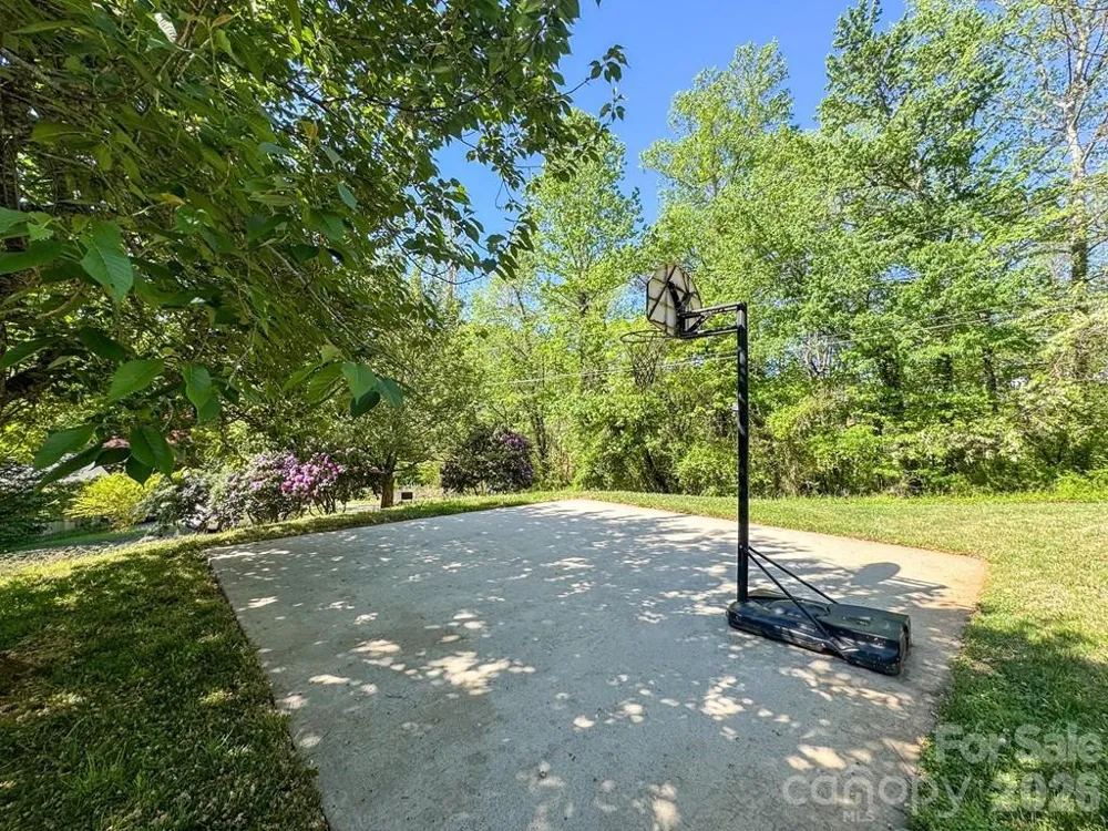 52 Briar Patch Road Cullowhee, NC 28723