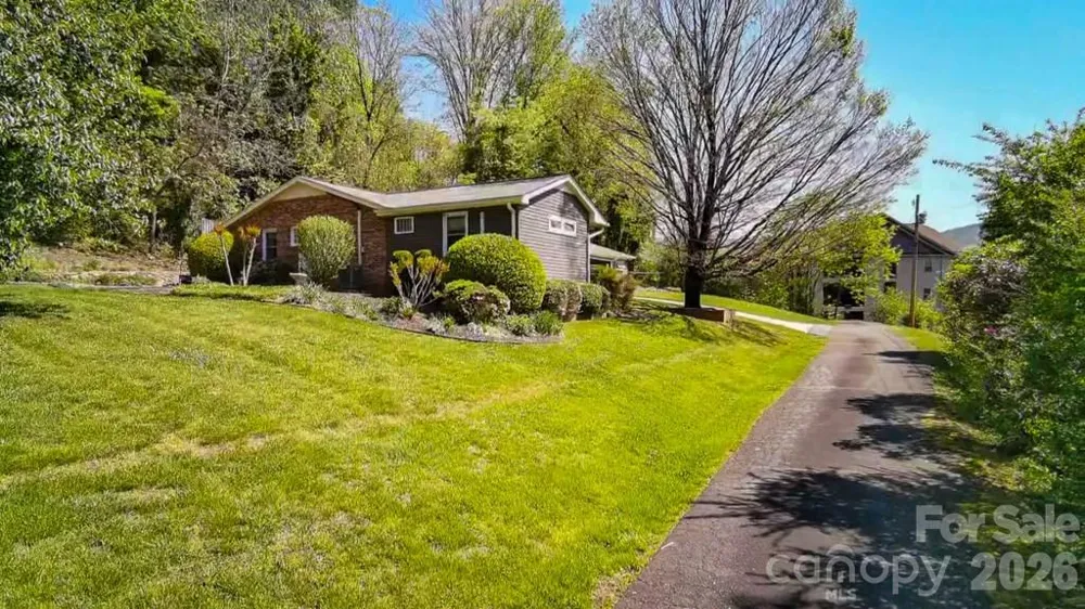 52 Briar Patch Road Cullowhee, NC 28723