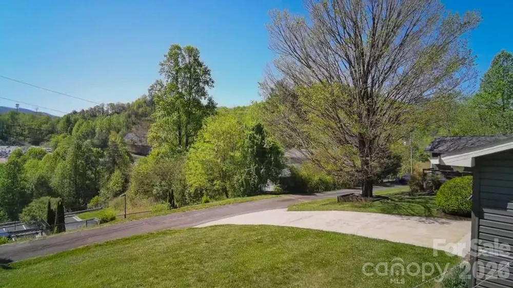 52 Briar Patch Road Cullowhee, NC 28723