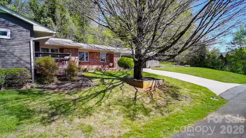 52 Briar Patch Road Cullowhee, NC 28723