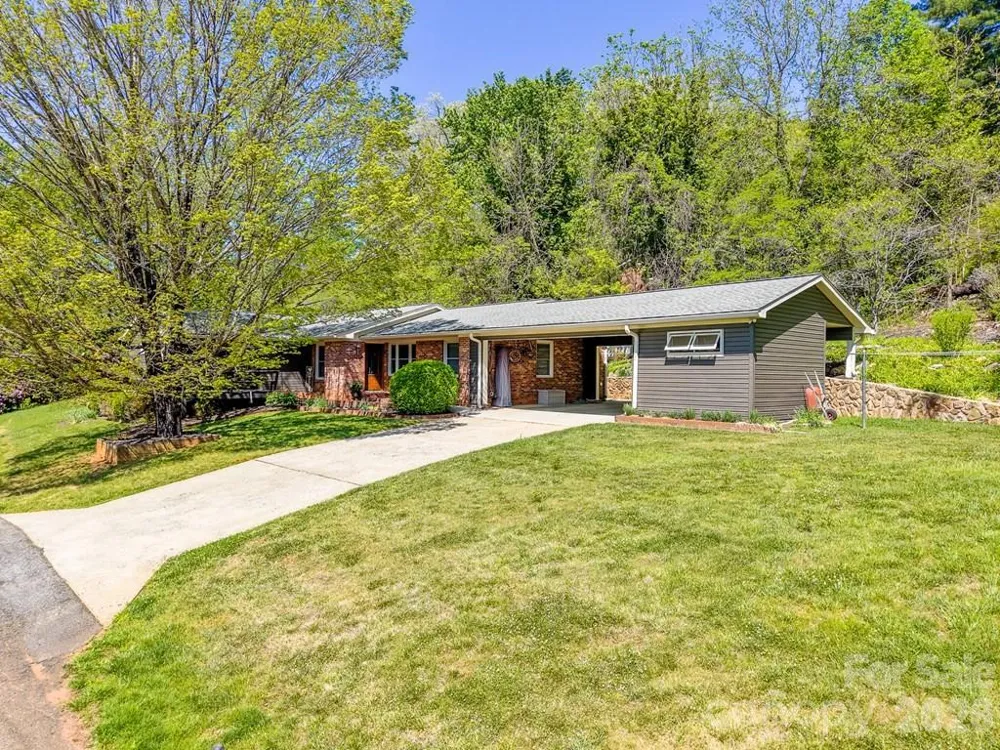 52 Briar Patch Road Cullowhee, NC 28723