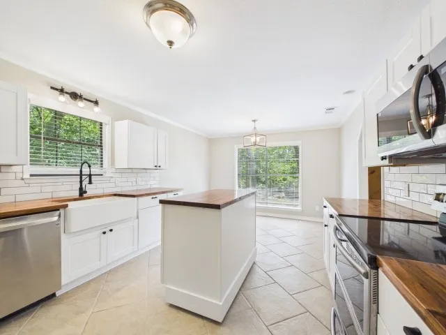 1406 Loma Linda Drive Athens, TX 75752