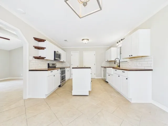 1406 Loma Linda Drive Athens, TX 75752