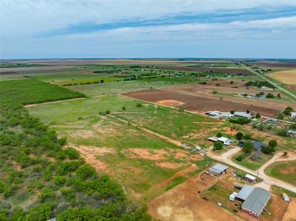 2404 Hawley, TX 79525