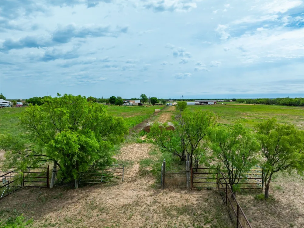 2404 Hawley, TX 79525