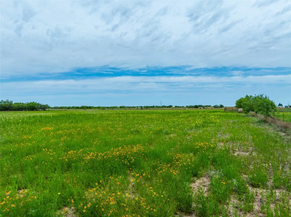 2404 Hawley, TX 79525