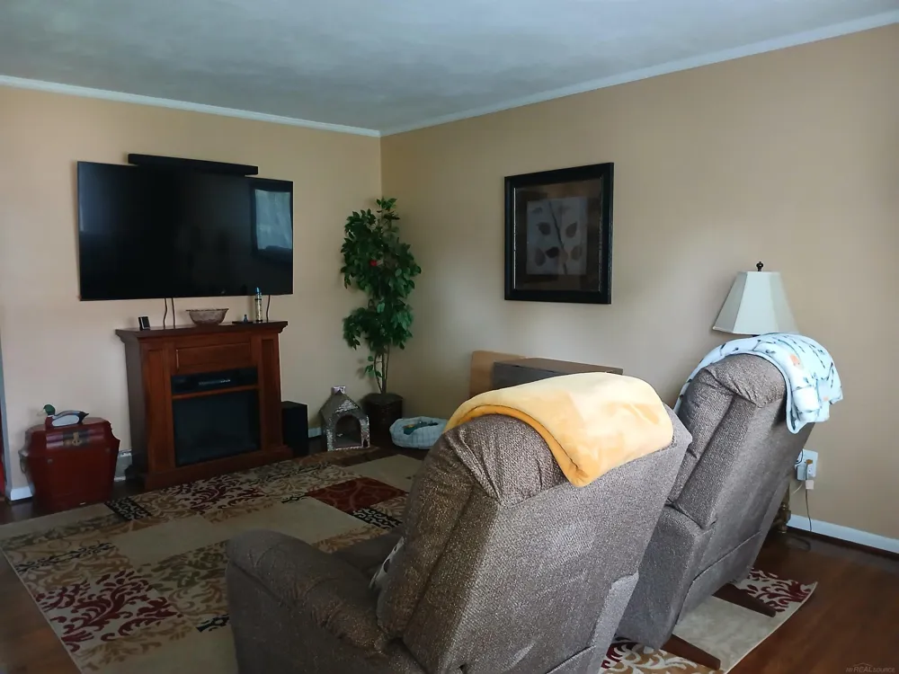 29130 Tessmer Court Madison Heights City, MI 48071