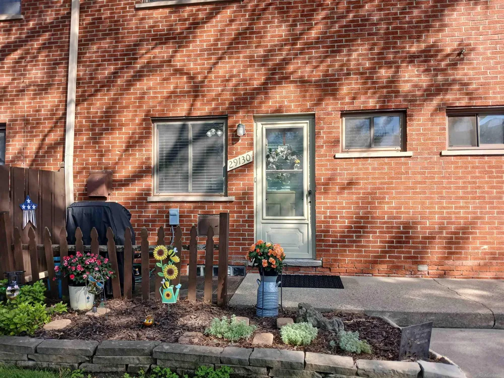 29130 Tessmer Court Madison Heights City, MI 48071