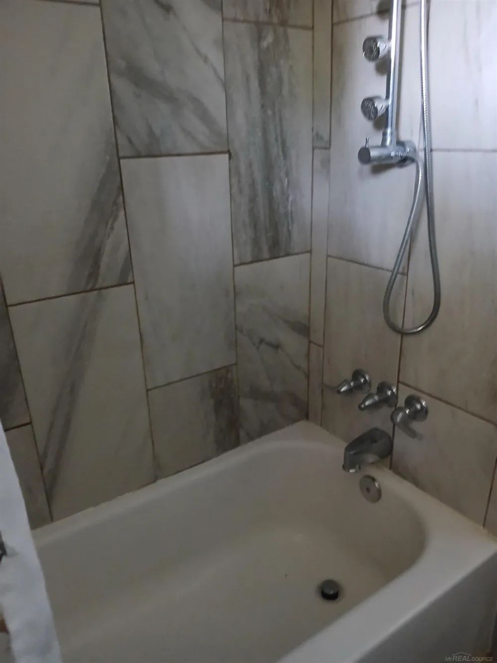 29130 Tessmer Court Madison Heights City, MI 48071
